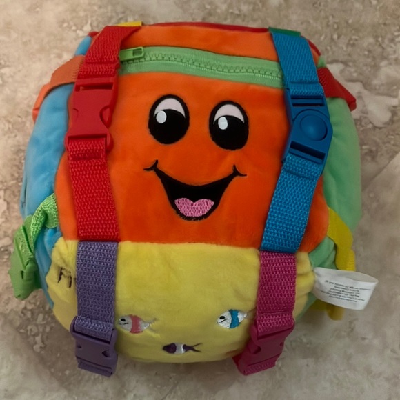 Buckle Toys - Bingo cube w/12 buckles, 1 zipper and embroidered numbers colorful - Picture 1 of 5